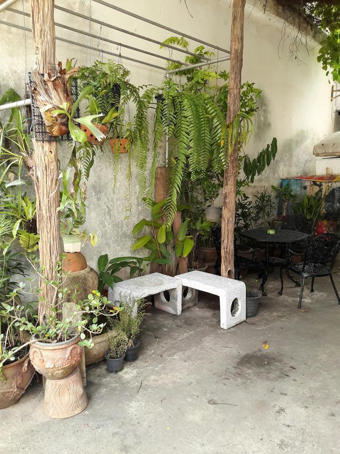 Muang Khon Guest House Накхонситхаммарат Экстерьер фото